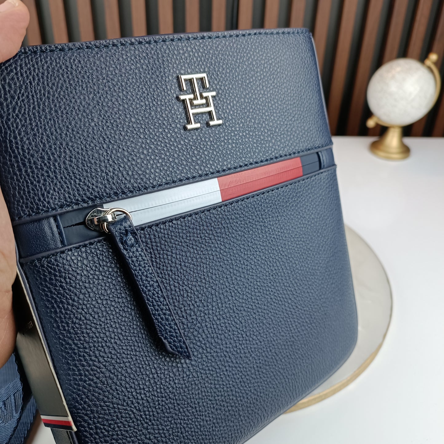 SACOCHE TOMMY QUALITÉ SUPÉRIEURE T145