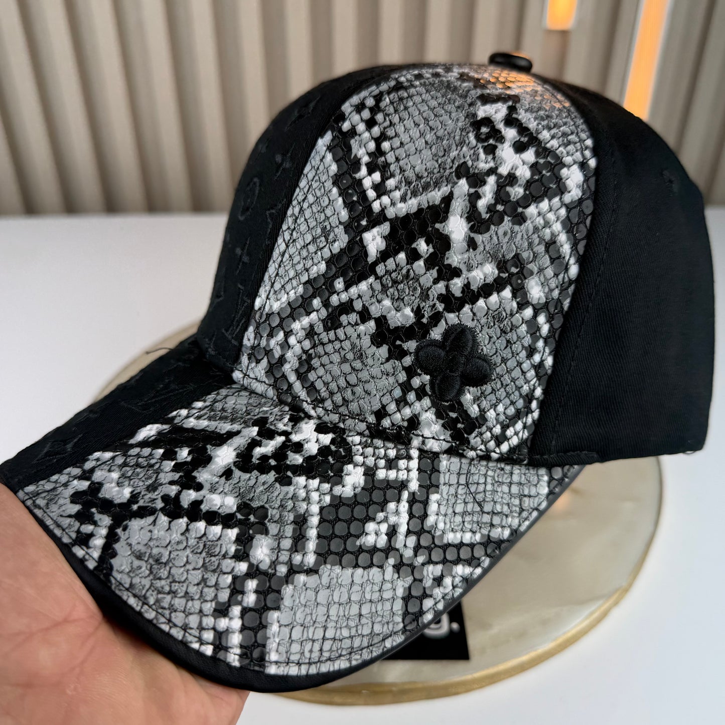 CASQUETTE LV SNACK HAUTE QUALITÉ L210