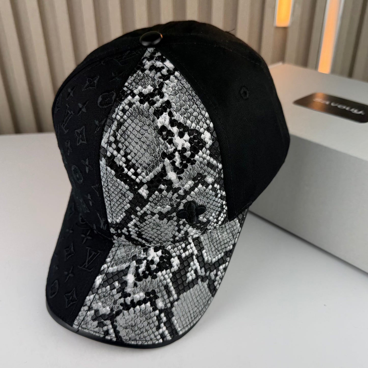 CASQUETTE LV SNACK HAUTE QUALITÉ L210