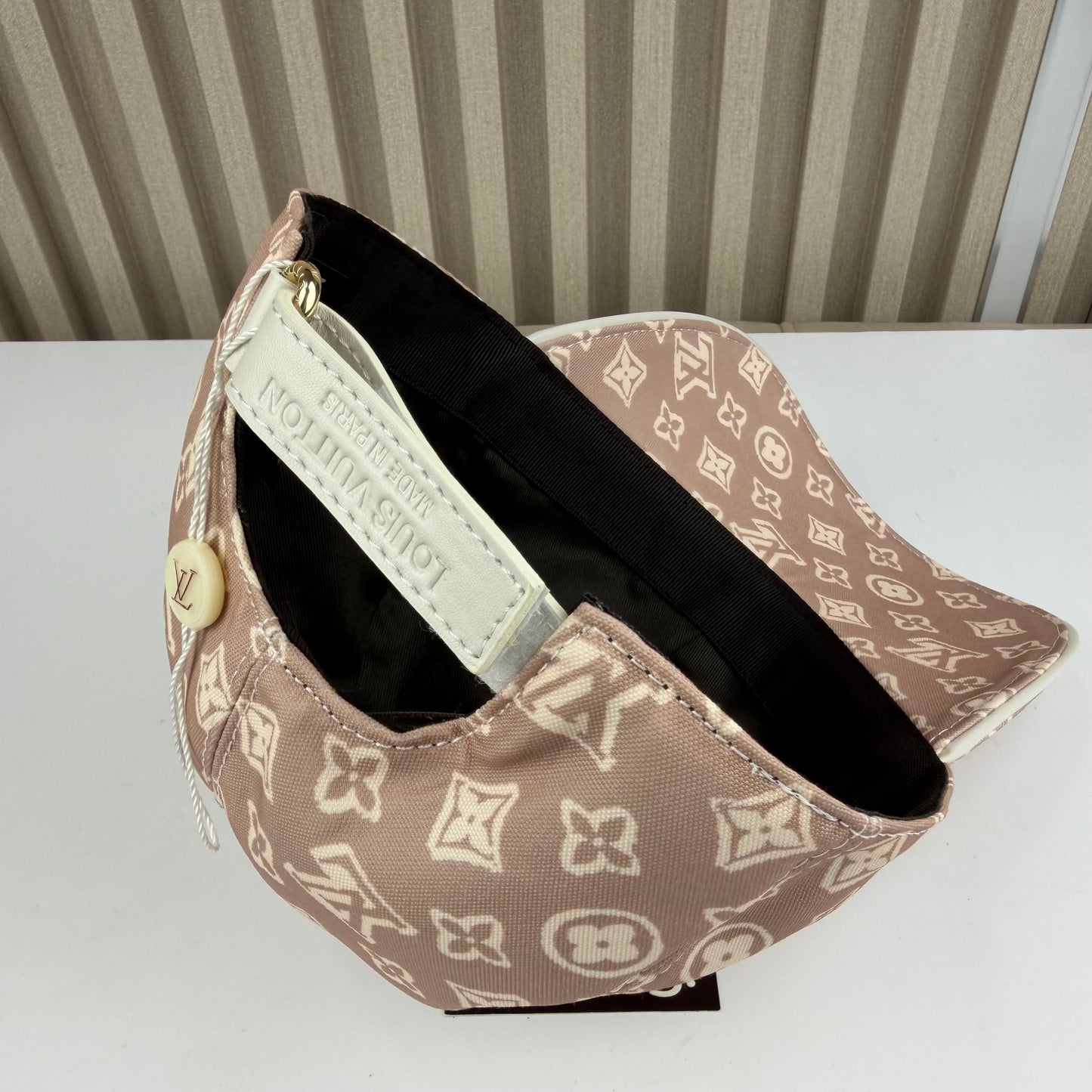 CASQUETTE LV MNG QUALITÉ SUPÉRIEURE L223