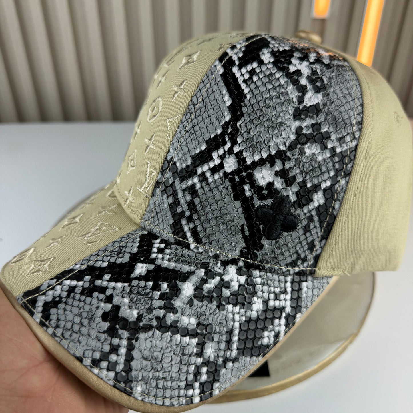 CASQUETTE LV SNACK HAUTE QUALITÉ L211