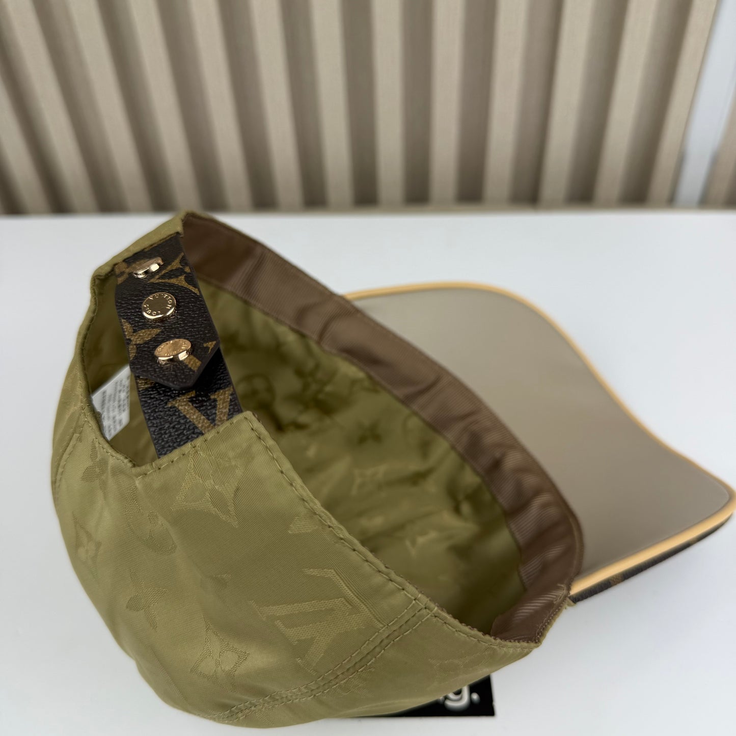 CASQUETTE LV MNG & LEATHER QUALITÉ TRIPLE A - AAA 2 TONE L230