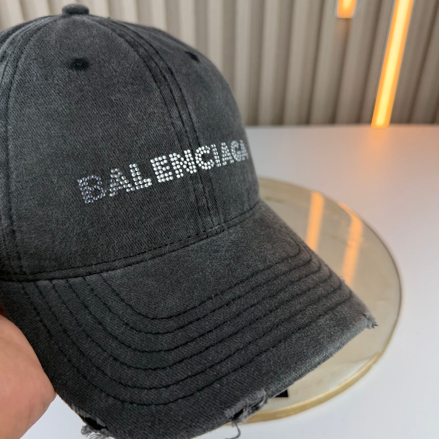 CASQUETTE BALENCIAGA DIAMANT QUALITÉ SUPÉRIEURE B240