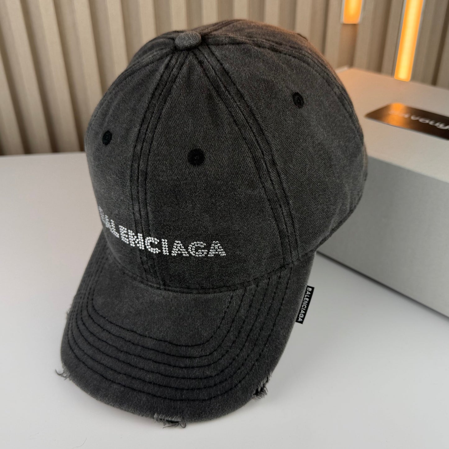 CASQUETTE BALENCIAGA DIAMANT QUALITÉ SUPÉRIEURE B240