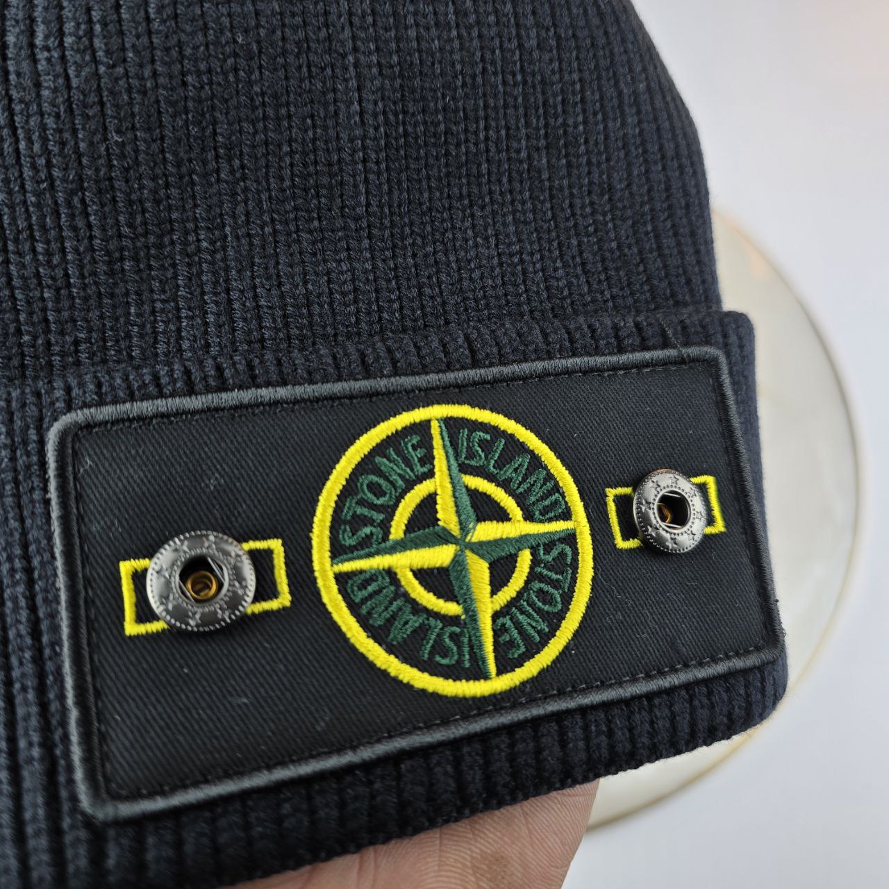 BONNET STONE ISLAND NOIR QUALITÉ SUPÉRIEURE S112
